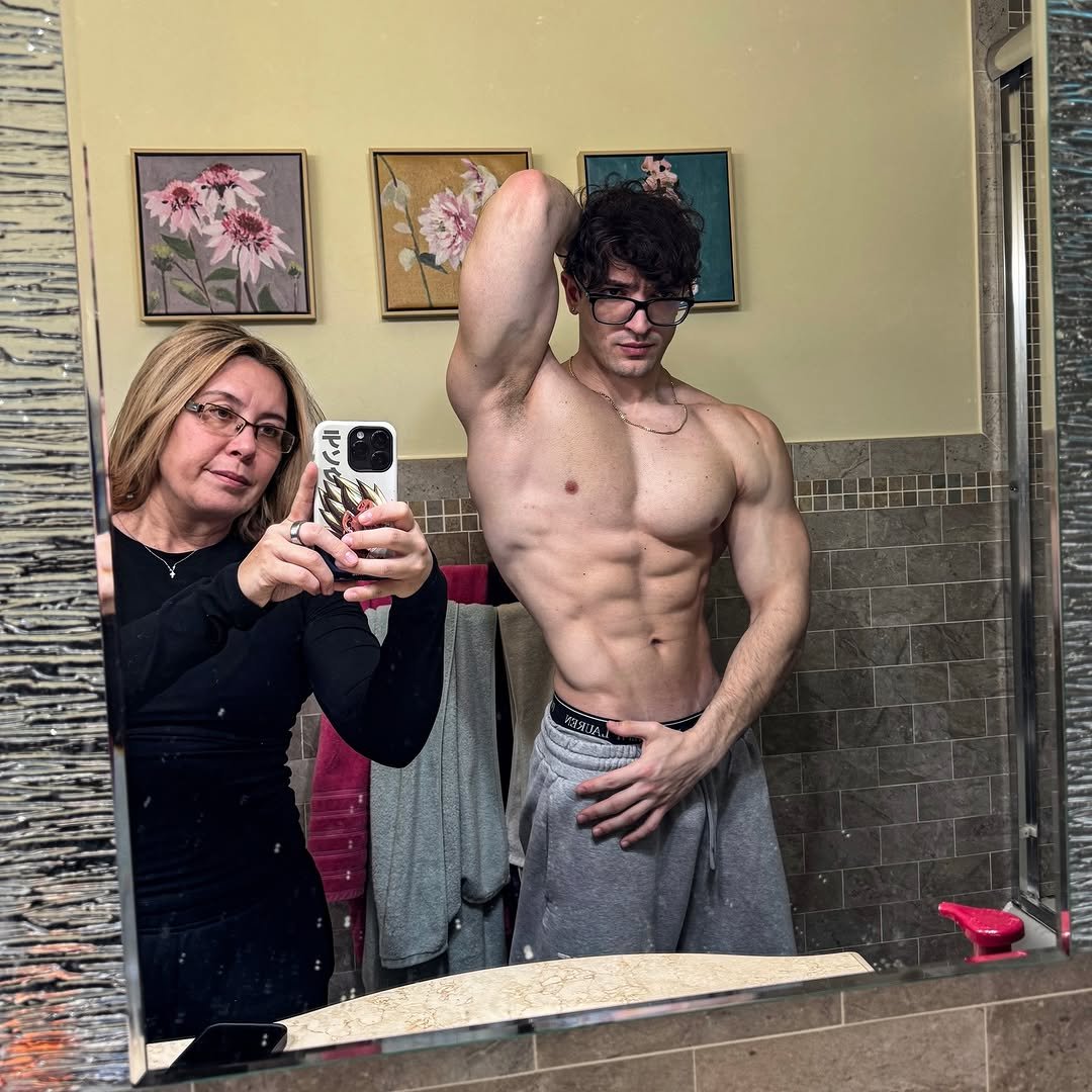 Photo by Chris Aronis on January 08, 2026. May be a selfie of one or more people, biceps, people bodybuilding and text.