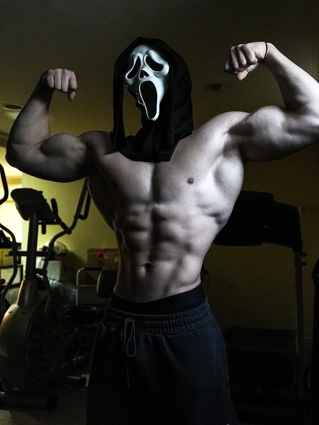 chris2lean 게시물 이미지: ghostface if he was cool and jacked

#fitness...