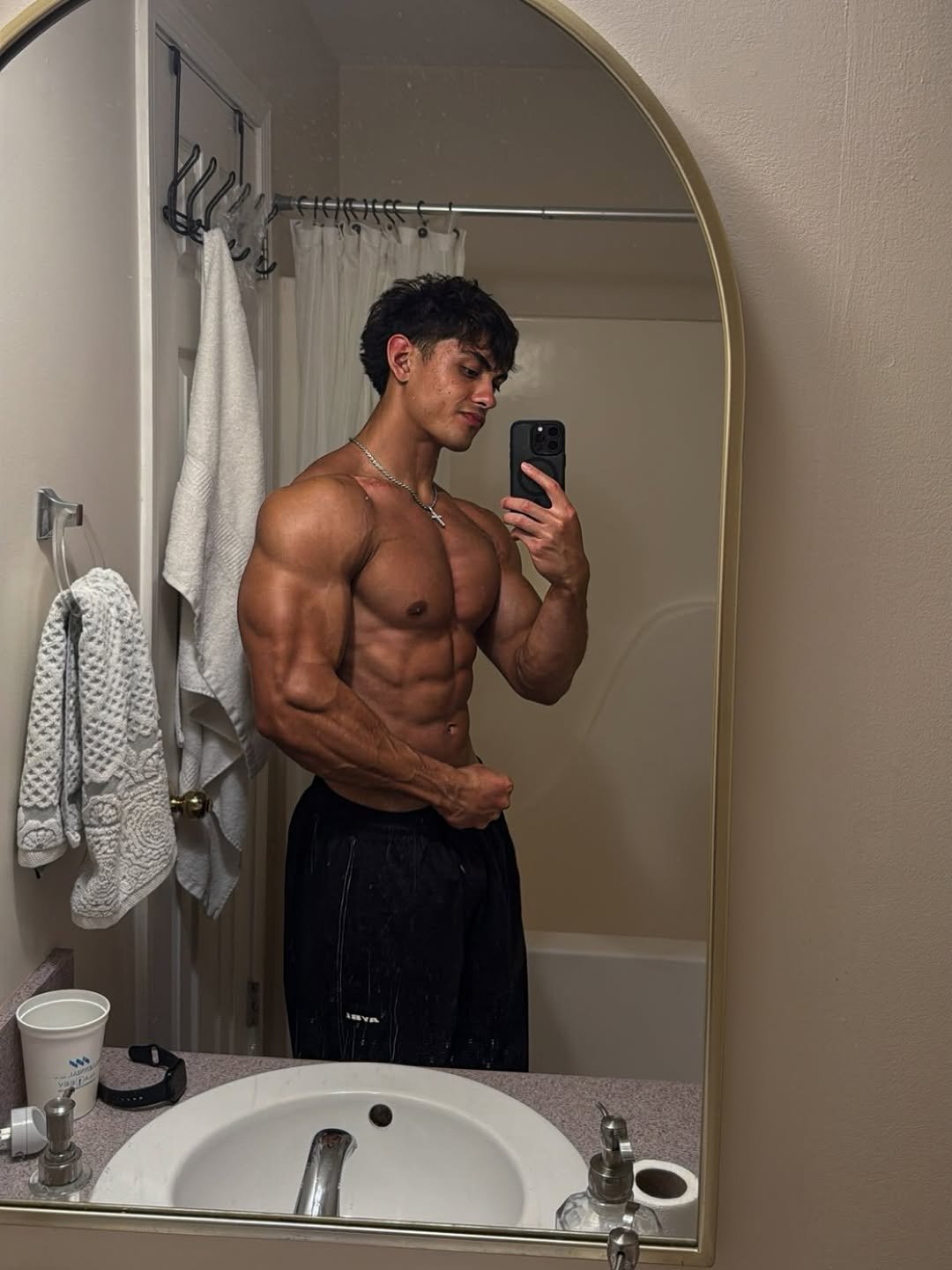 christianarcher_ 게시물 이미지: Lean & tan >