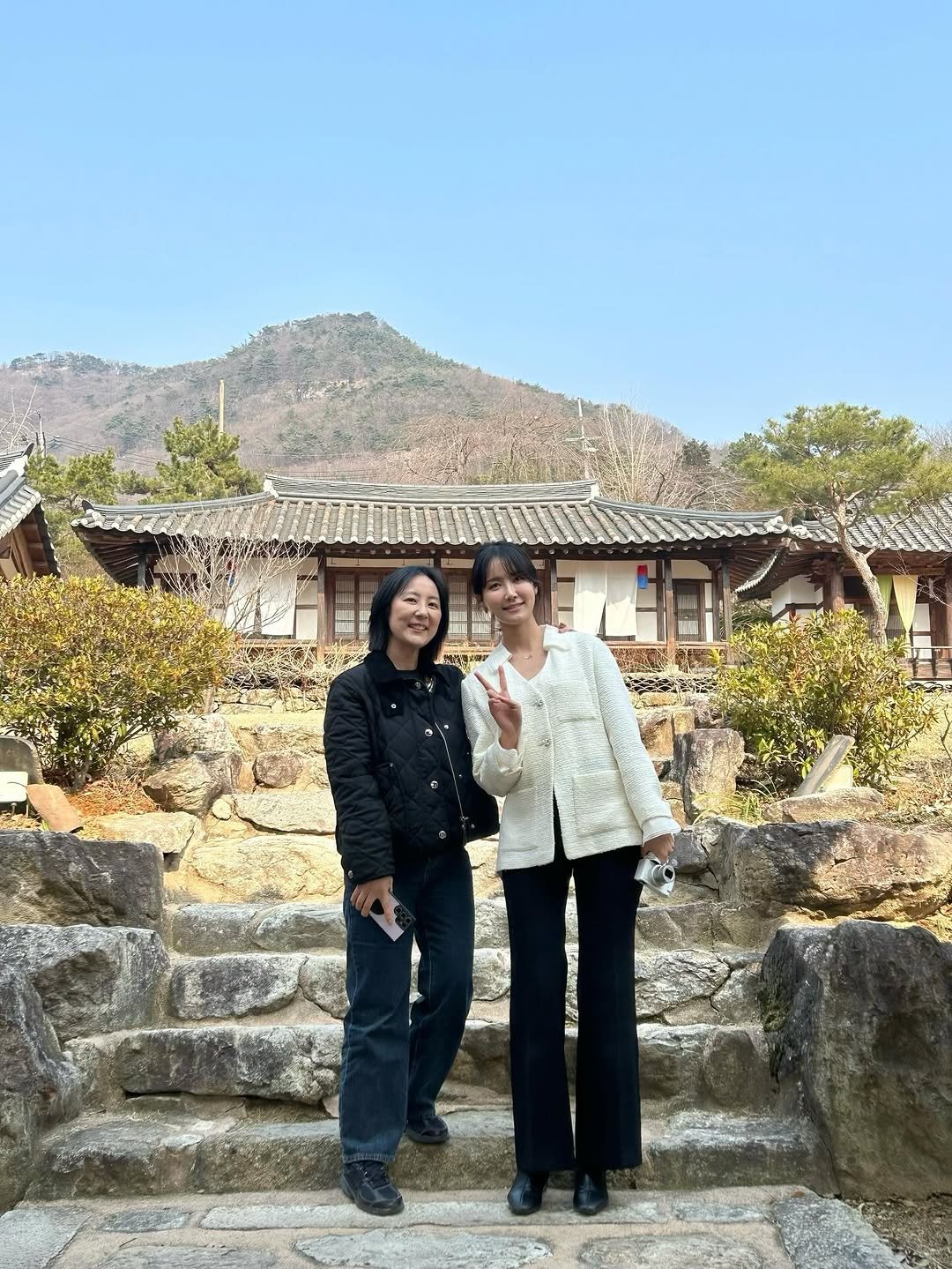 Photo shared by 차소연 | Soyeon Cha on March 20, 2026 tagging @soyang_hanok. May be an image of Gyeongbokgung Palace, the Great Wall of China and text.