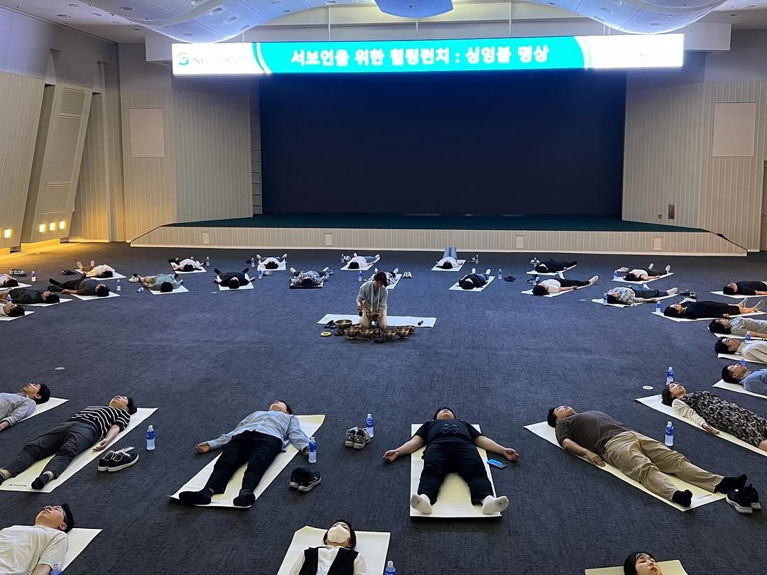 Photo by 차소연 | Soyeon Cha on February 11, 2026. May be an image of yoga, carpet and text.