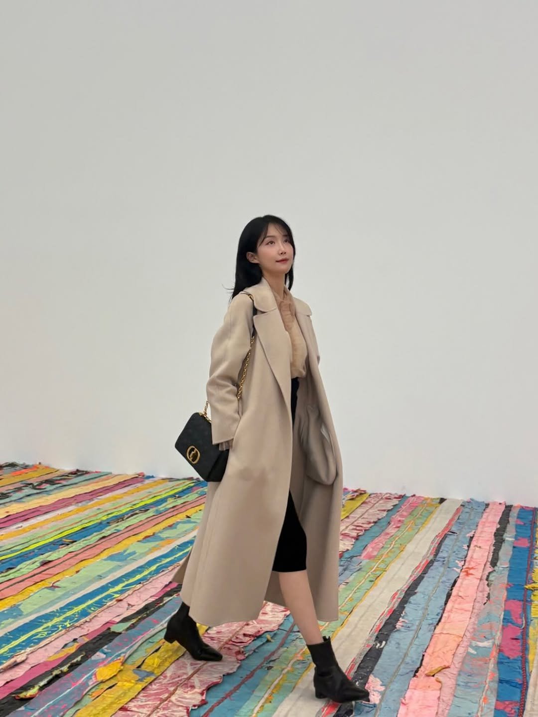 Photo shared by 차소연 | Soyeon Cha on February 19, 2026 tagging @amorepacificmuseum. May be an image of standing, duffle coat, overcoat, turtleneck and text.