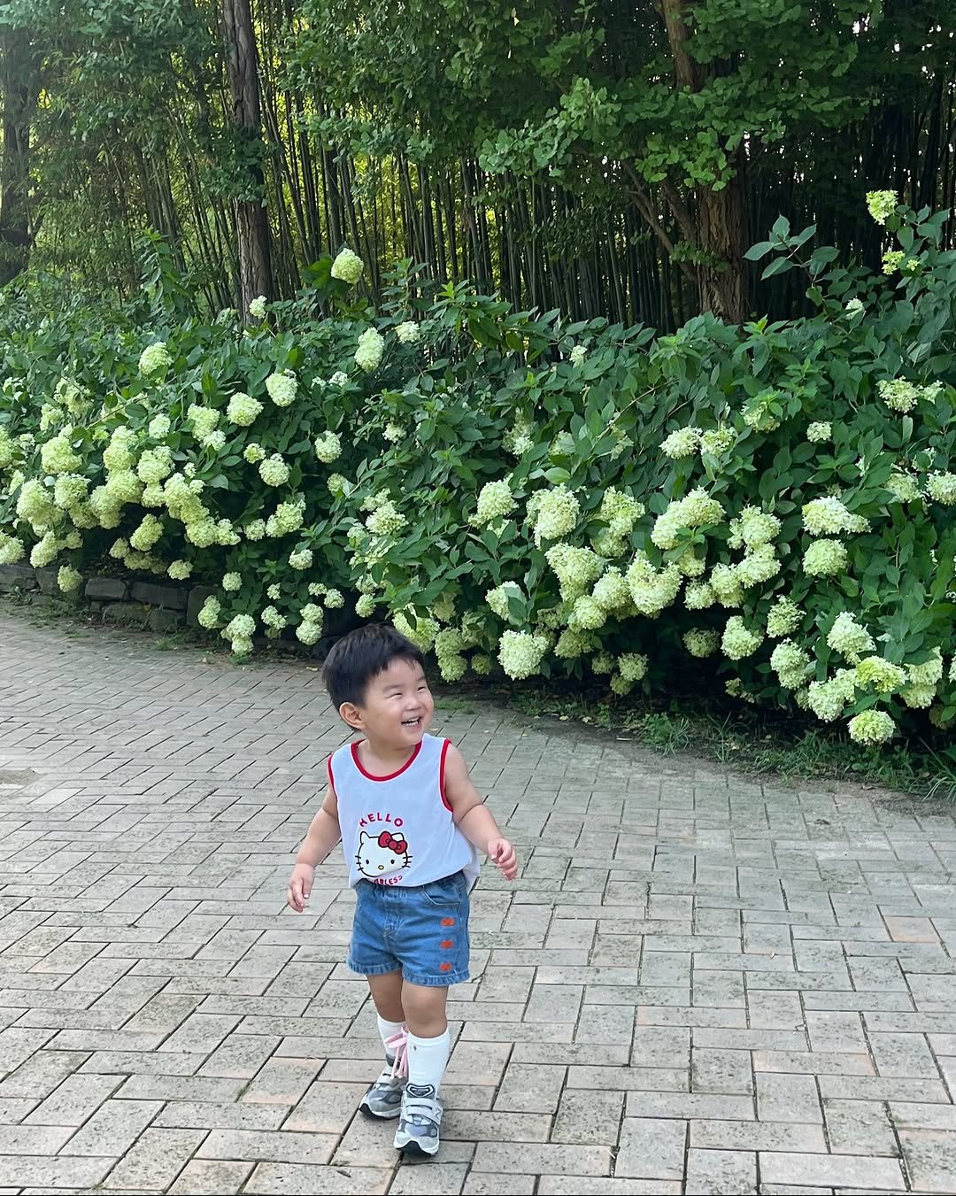 Photo by 이츄맘💖 on August 16, 2025. May be an image of 1 person, baby, standing, shorts and text.