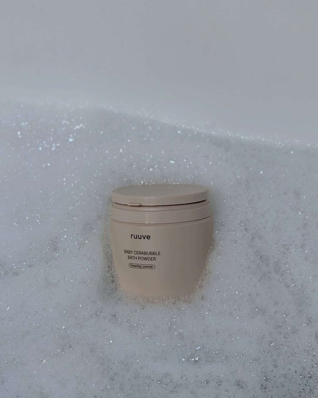 Photo shared by 이츄맘💖 on January 31, 2026 tagging @ruuve.official. May be an image of fragrance, bar soap, bathtub, hand cream and text.