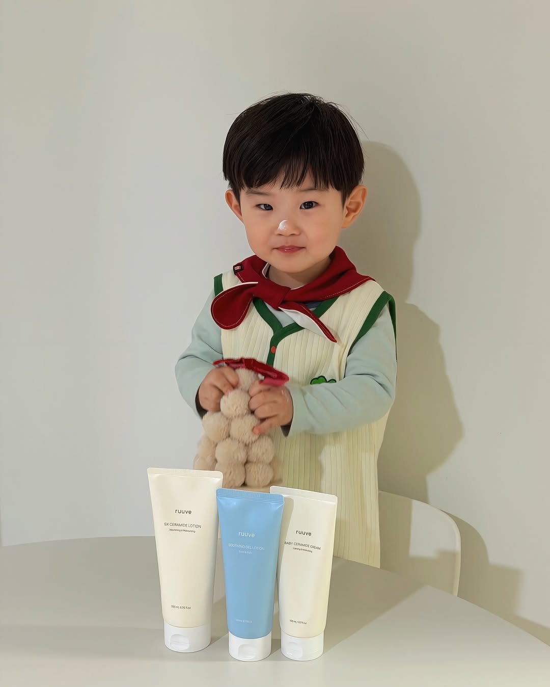 Photo shared by 이츄맘💖 on December 27, 2025 tagging @ruuve.official. May be an image of child, hair, hair product, ointment, lotion, hand cream and text.