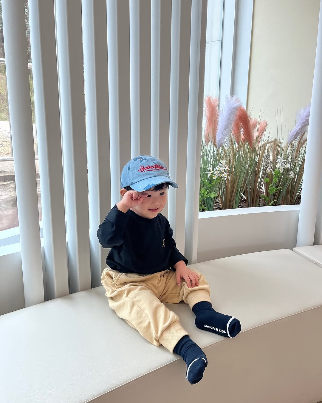 Photo by 이츄맘💖 on September 29, 2025. May be an image of 1 person, baby, standing, hat and text.