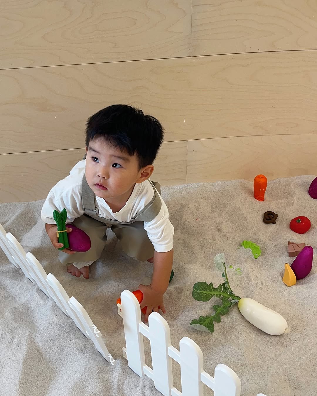 Photo by 이츄맘💖 on August 10, 2025. May be an image of 1 person, baby and text.