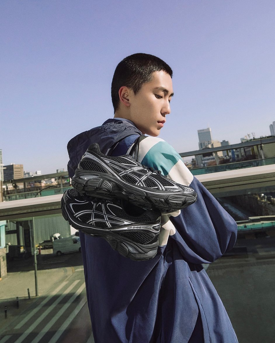 Photo shared by 김정철 on January 18, 2025 tagging @asics_sportstyle_kr.