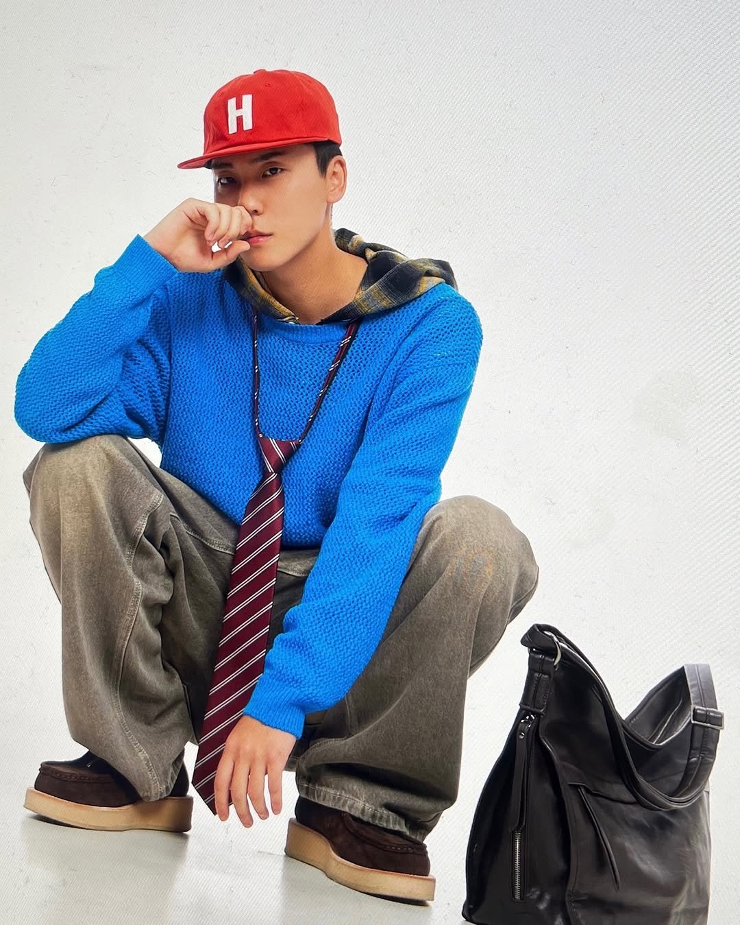 Photo by 김정철 on August 21, 2025. May be an image of 1 person, hat, sweater, bolo tie, bandanna and text.