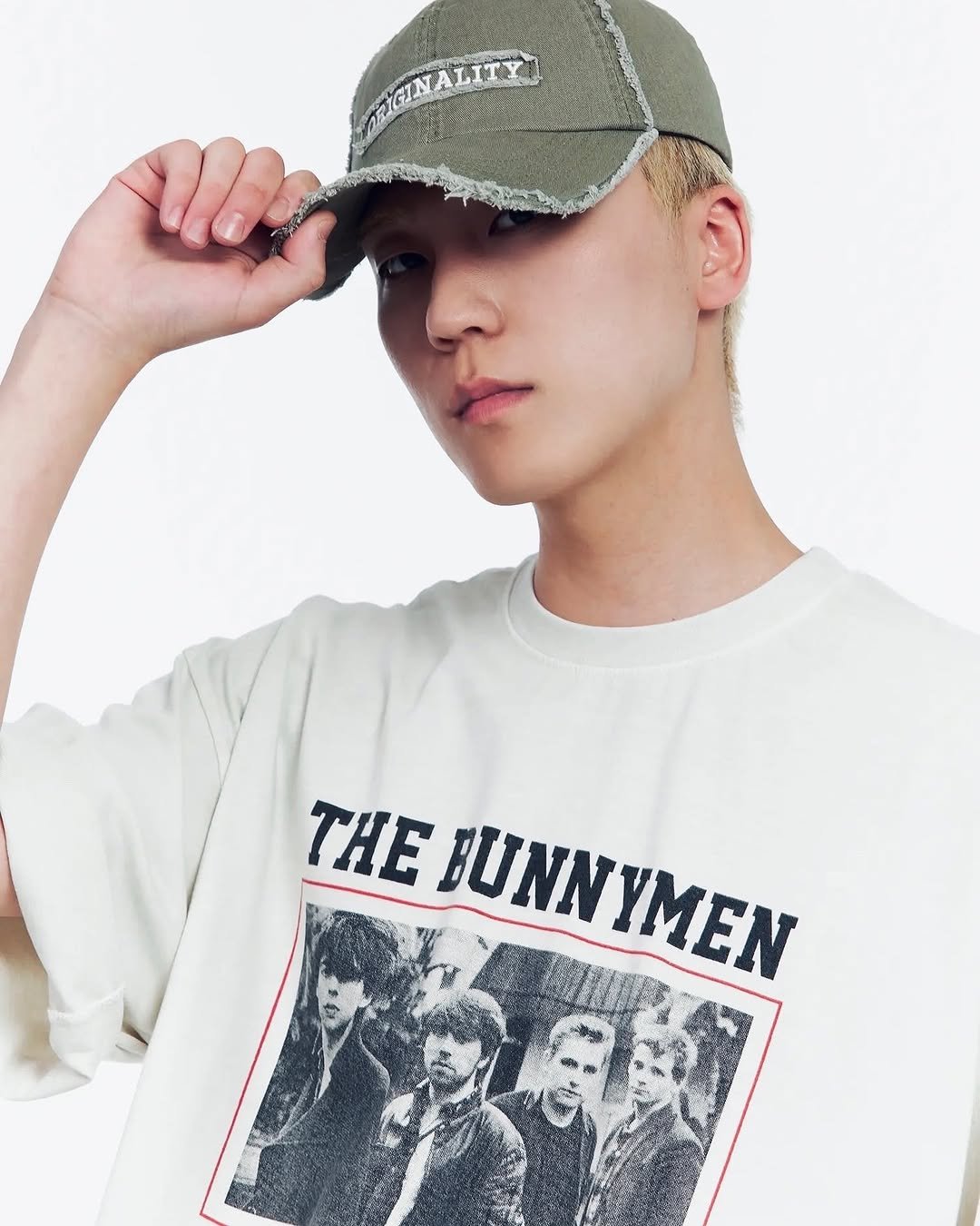 Photo by 김정철 on July 21, 2025. May be an image of 1 person, hat, sportswear, top and text that says 'THΕ JUNNYMEN BUNNYMEN YMEN OK'.