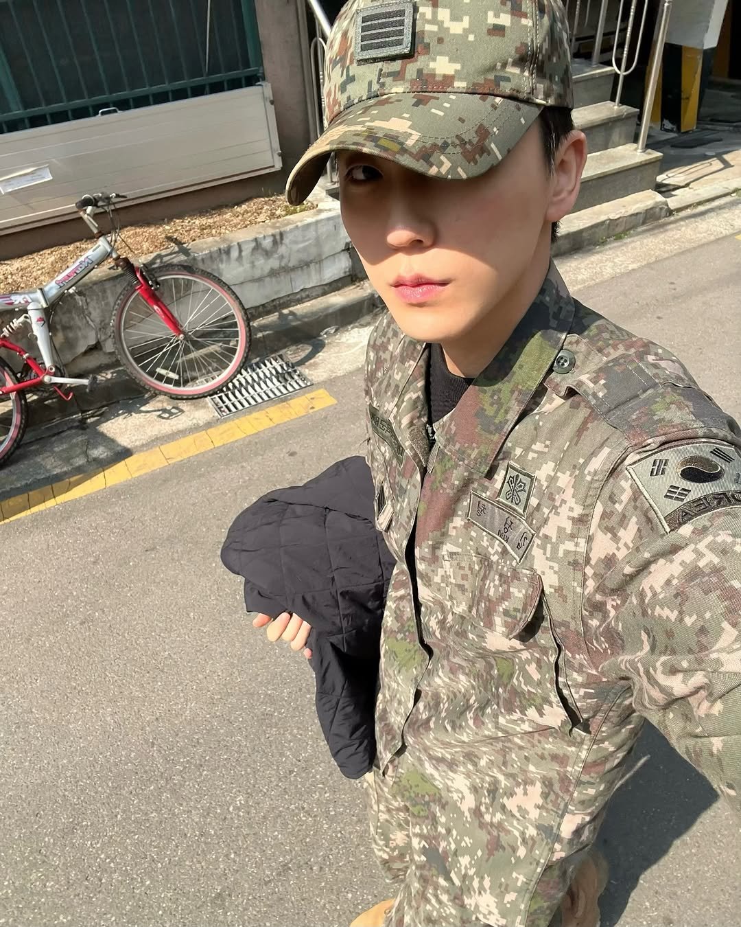 Photo by 김정철 on March 09, 2026. May be an image of military uniform and text.