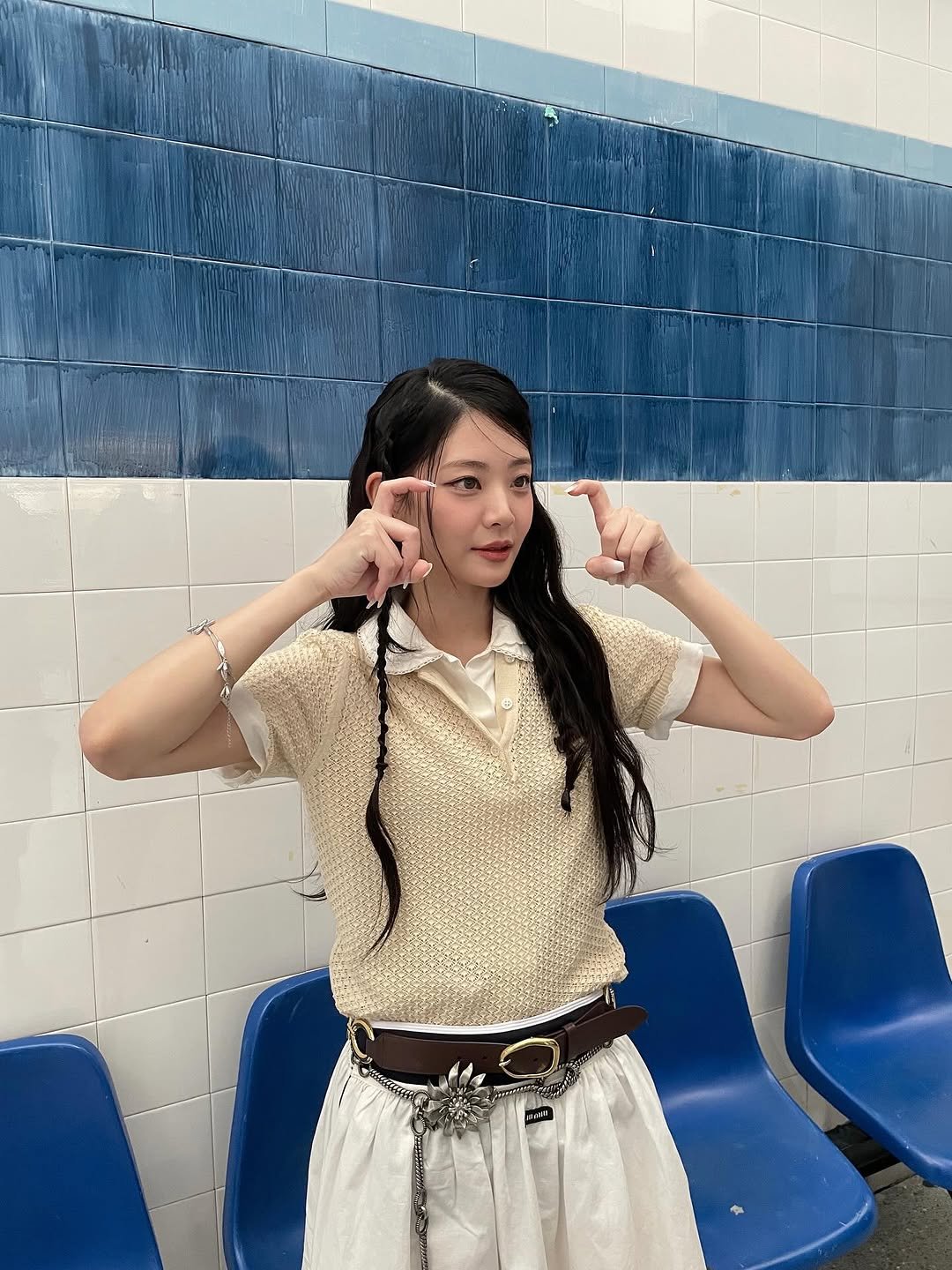 Photo by 정수빈 on September 19, 2025. May be an image of one or more people and braids.