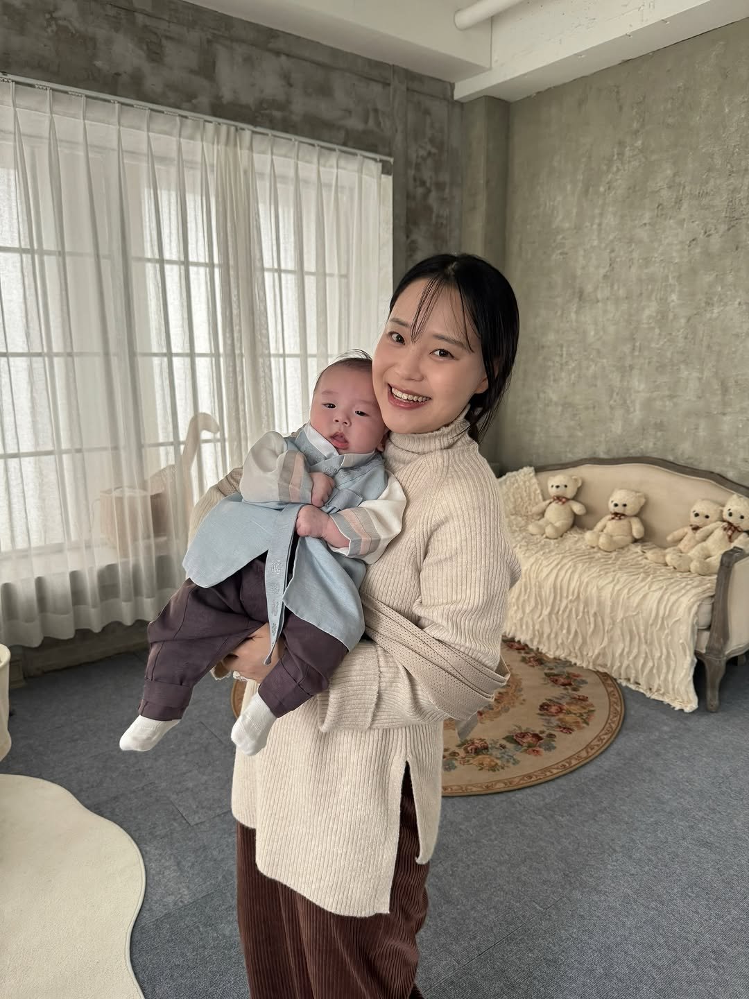 chungjibubu7 게시물 이미지: 리준❣️리아 드뎌 100일 촬영 하고 왔어요!ㅎㅎ

너뮤 귀엽죵?🧡

100일상...