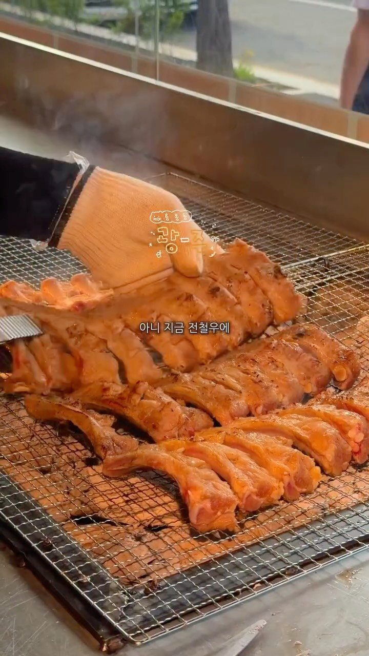 chunzzangee 게시물 이미지: 드디어 용봉동에 등장하셨다 ,, 🥵

💭 댓글이벤트 진행 중 본문 하단 확인 .☘︎...