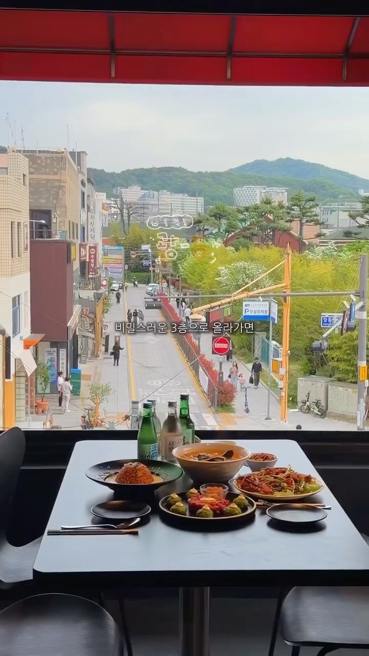 chunzzangee 게시물 이미지: 동명동 비밀스러운 골목 3층으로 올라가면 •• 🚪

아니 동명동 작은 골목...