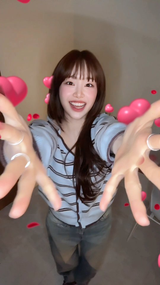 chuu_atrp 게시물 이미지: ♥•°: 한번만 안아죠 :°•♥

#CHUU #츄