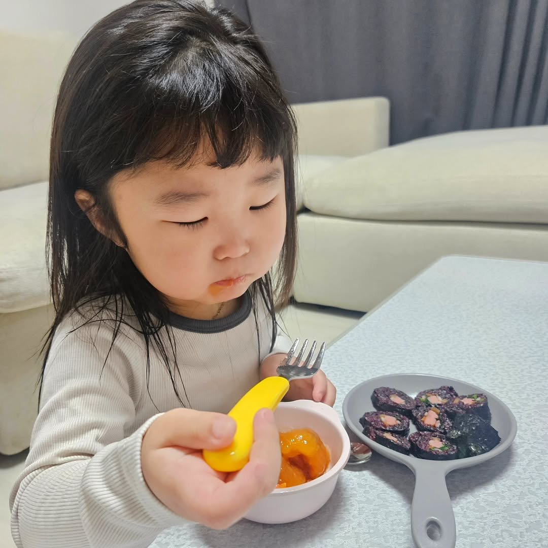 Photo by 혜진 on November 11, 2025. May be an image of egg yolk, measuring cups, spoon, mango and text.