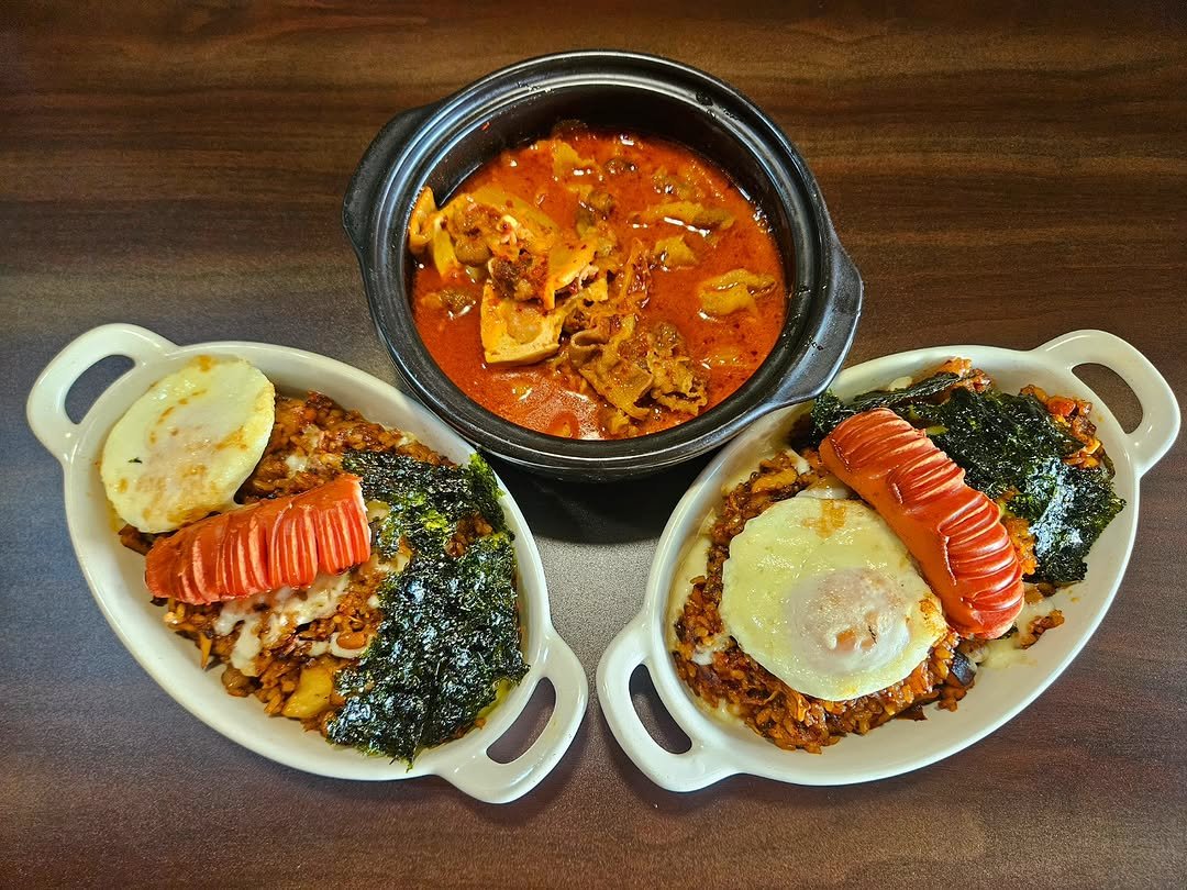 Photo by 혜진 on November 06, 2025. May be an image of ramen, tofu, egg yolk, poached egg, noodles, stew and text.