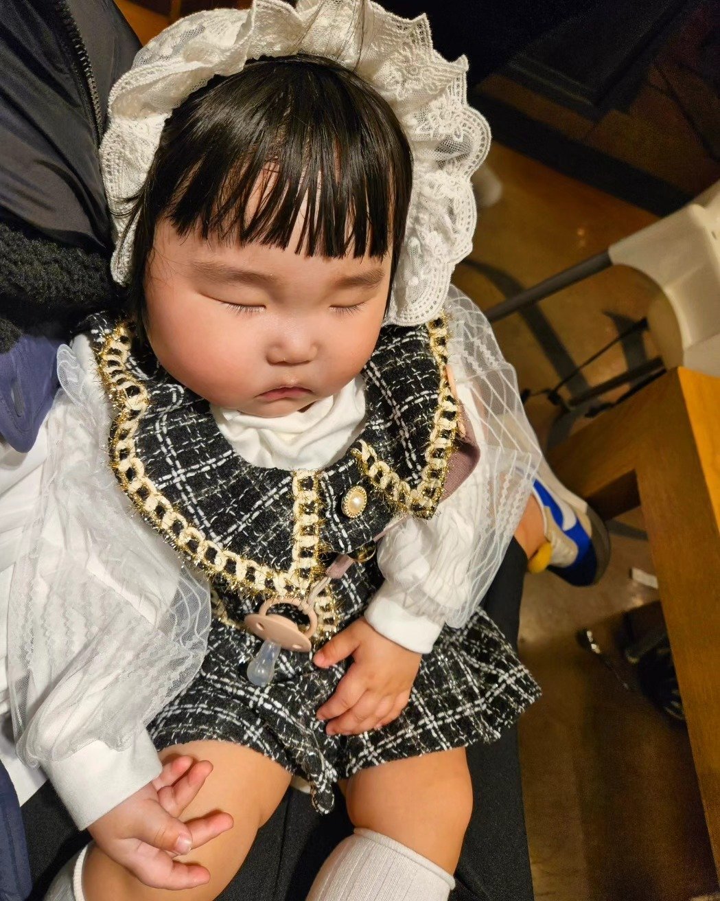 cing001 게시물 이미지: 돌잔치 끝나고 기절한 아가,,👶

이렇게 예쁘다고?,,,🫶🩷

엄마 아빠 다콩이...