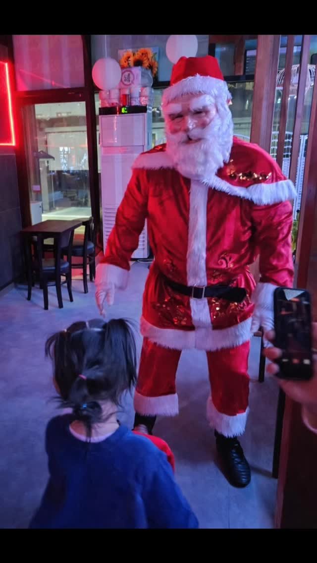 cing001 게시물 이미지: #메리크리스마스🎄 

우리 가게에 산타가 왔어요✌️💞

다비네 집에 찾아온...