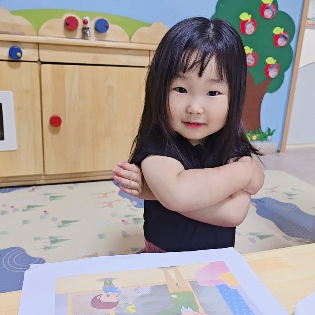 Photo by 혜진 on September 17, 2025. May be an image of 1 person, child and text.