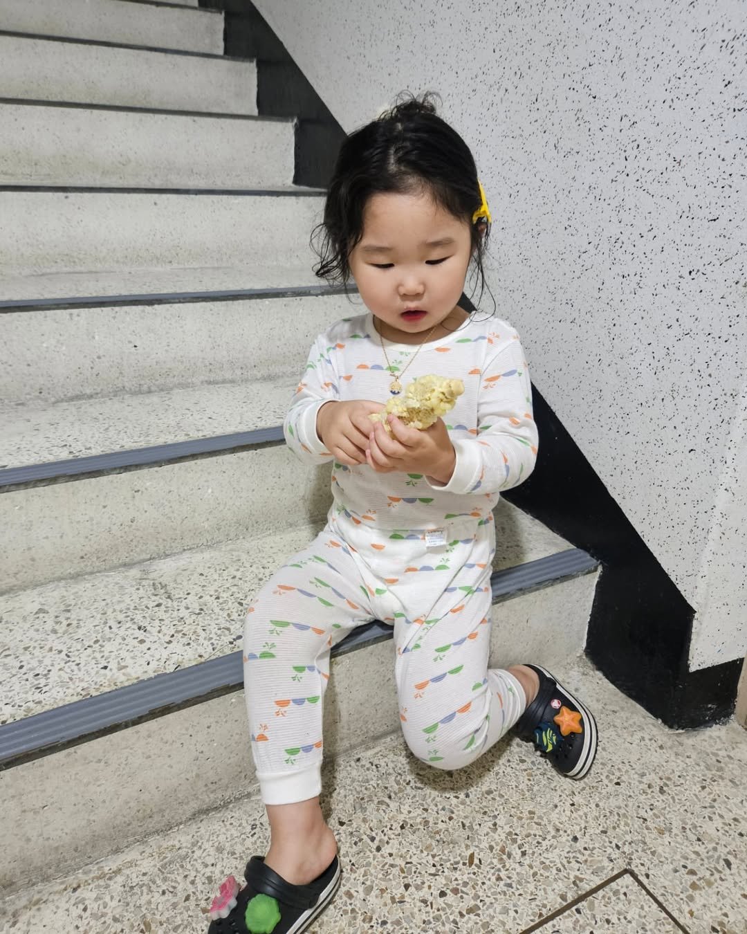 Photo by 혜진 on July 22, 2025. May be an image of 1 person, baby, sleepwear, baby shoes, sweatpants and text.