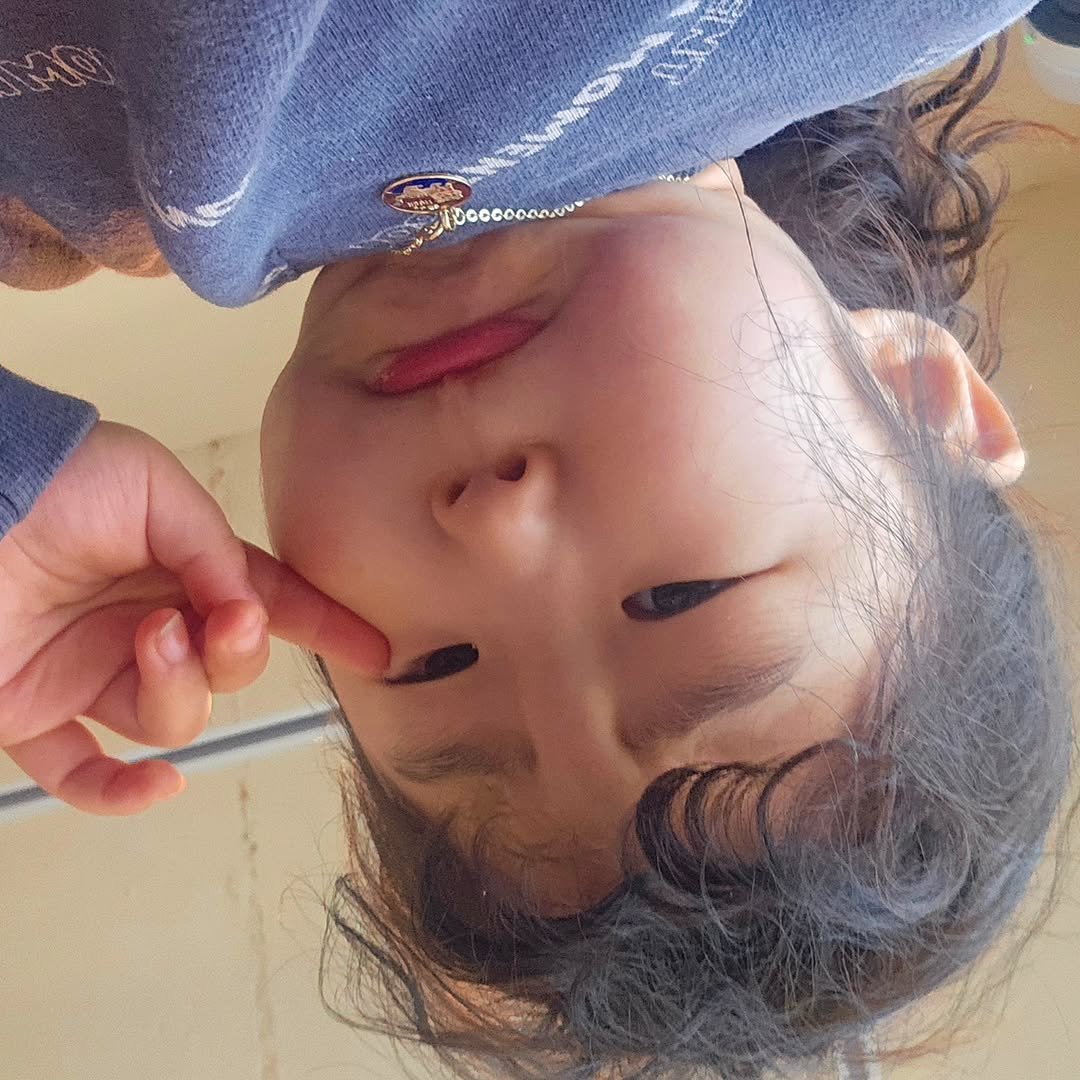 Photo by 혜진 on February 23, 2026. May be a selfie of child, mirror and text.