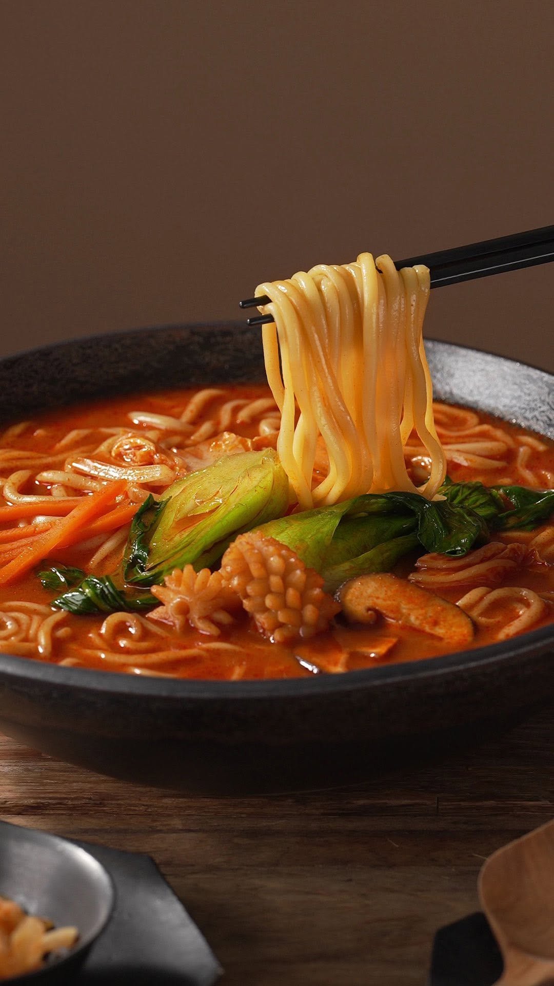 cj.gourmet 게시물 이미지: ⠀
얼큰하고 깊은 불맛의 짬뽕이 생각 날 땐?
#고메중화짬뽕 으로 해결!...