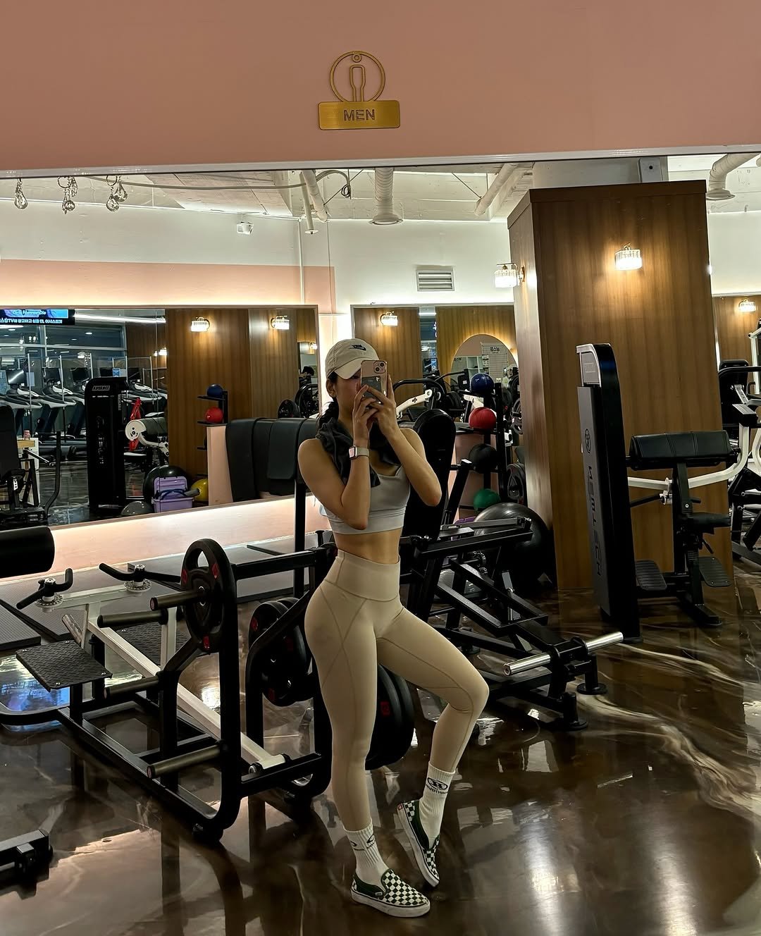 clean._.ahn 게시물 이미지: 내 복근 어디갔을까?
저거 나 맞나?
뱃살밖에 없는데,,