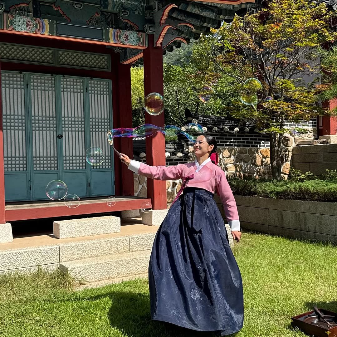 Photo by 김세정 on November 26, 2025. May be an image of Gyeongbokgung Palace and text.