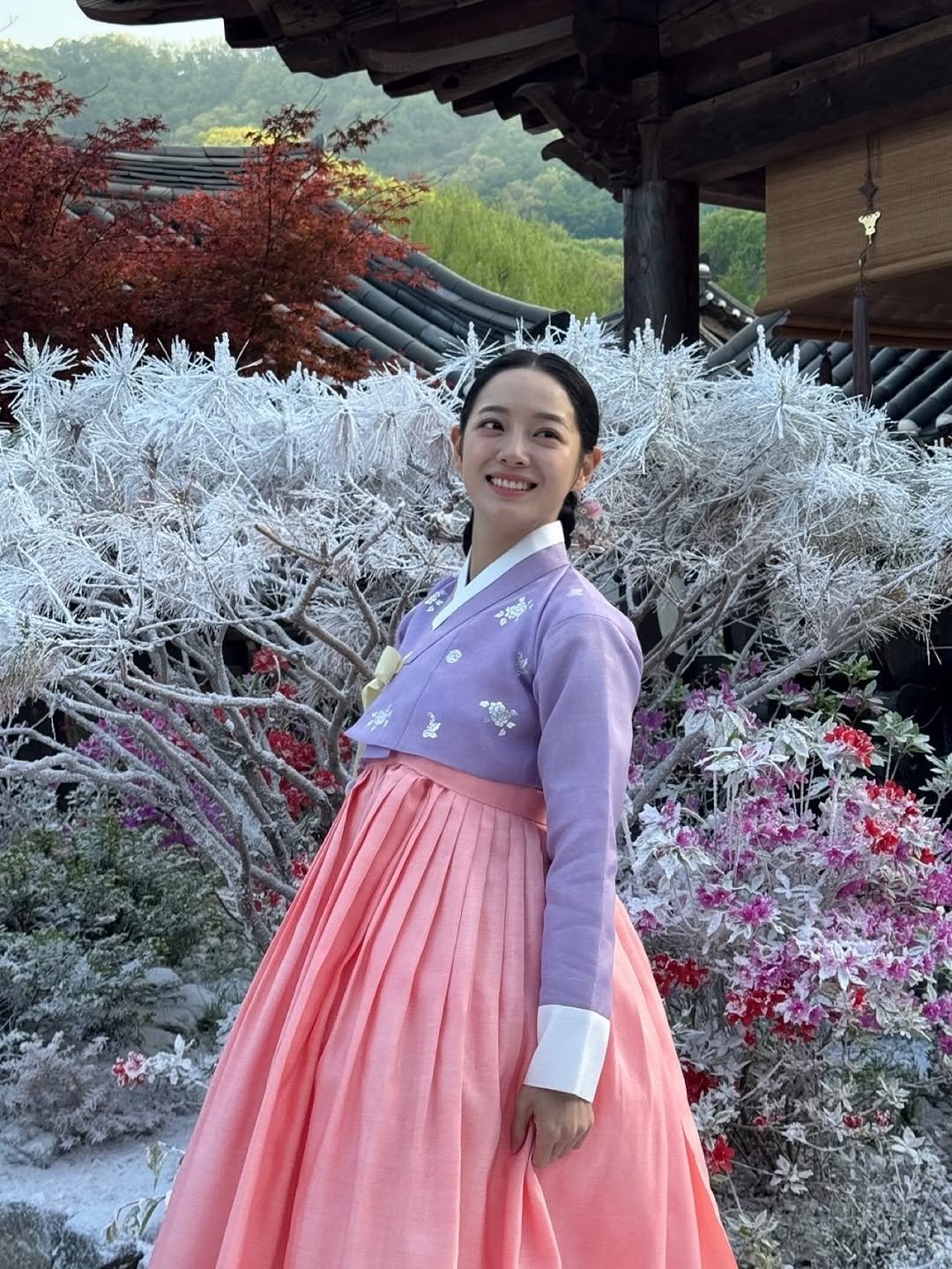 Photo by 김세정 on November 07, 2025. May be an image of Gyeongbokgung Palace and text.