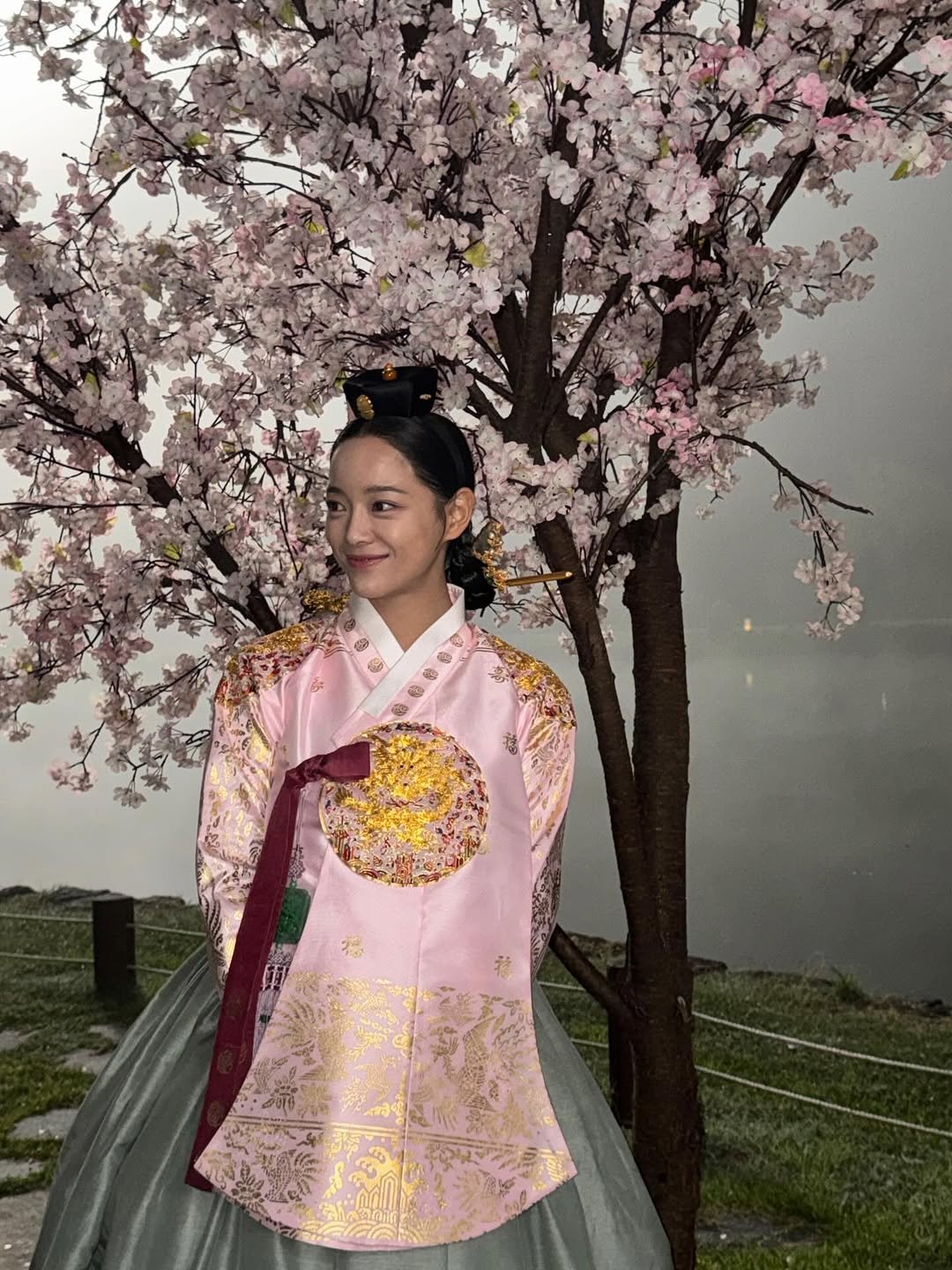 Photo by 김세정 on December 20, 2025. May be an image of Gyeongbokgung Palace and text.