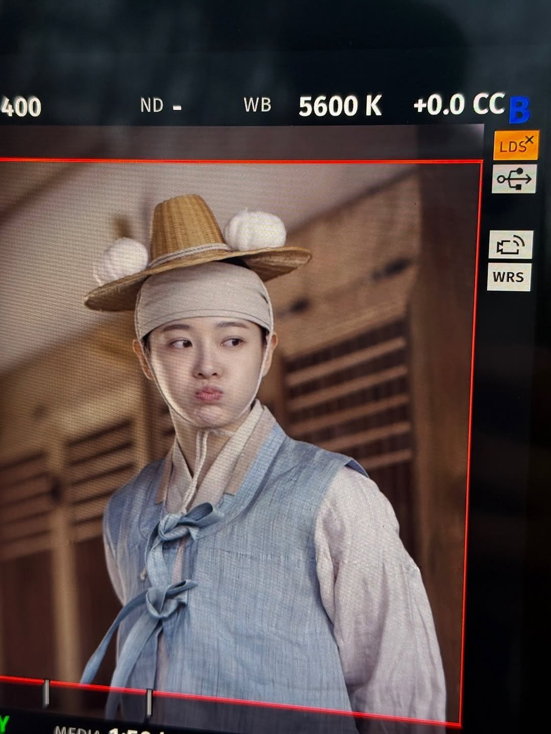 Photo by 김세정 on November 07, 2025. May be an image of text that says '400 ND WB WB 5600 5600K κ +0.0 +0.0CCB CC CCB B LDSX WRS'.