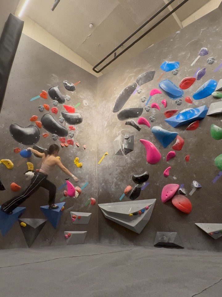 climb_k.dobby 게시물 이미지: 𝟸𝟶𝟸𝟻.𝟷𝟸.𝟷𝟺_𝙾𝚏𝚏𝚝𝚑𝚎𝚠𝚊𝚕𝚕

🐻🐻‍❄️

어찌저찌 뽀쨕쨕...