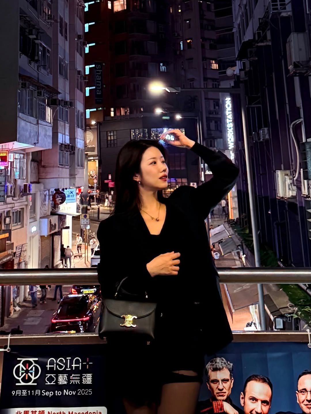 Photo by 아인 | 건강하게 아름다워지는 시간 [아인스타임]🍀 on December 18, 2025. May be an image of Victoria Peak and text that says 'mI 1 aA 4Gh Aisifi 亞藝無疆 9月至 1月Sep to Nov 9月至11月SeptoNov2025 2025'.