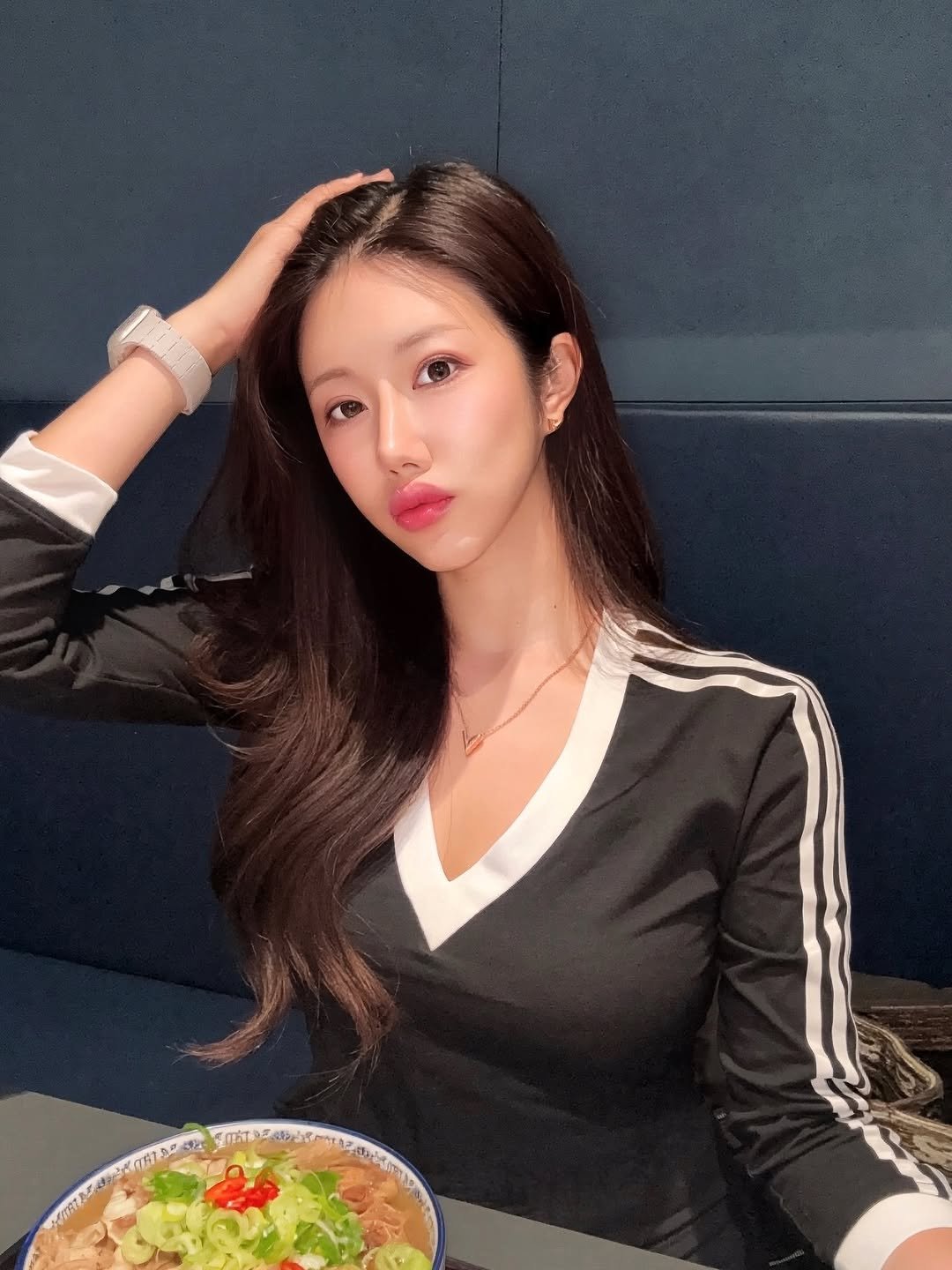 Photo by 아인 | 건강하게 아름다워지는 시간 [아인스타임]🍀 on December 06, 2025. May be an image of one or more people, hair, hot pot and text.