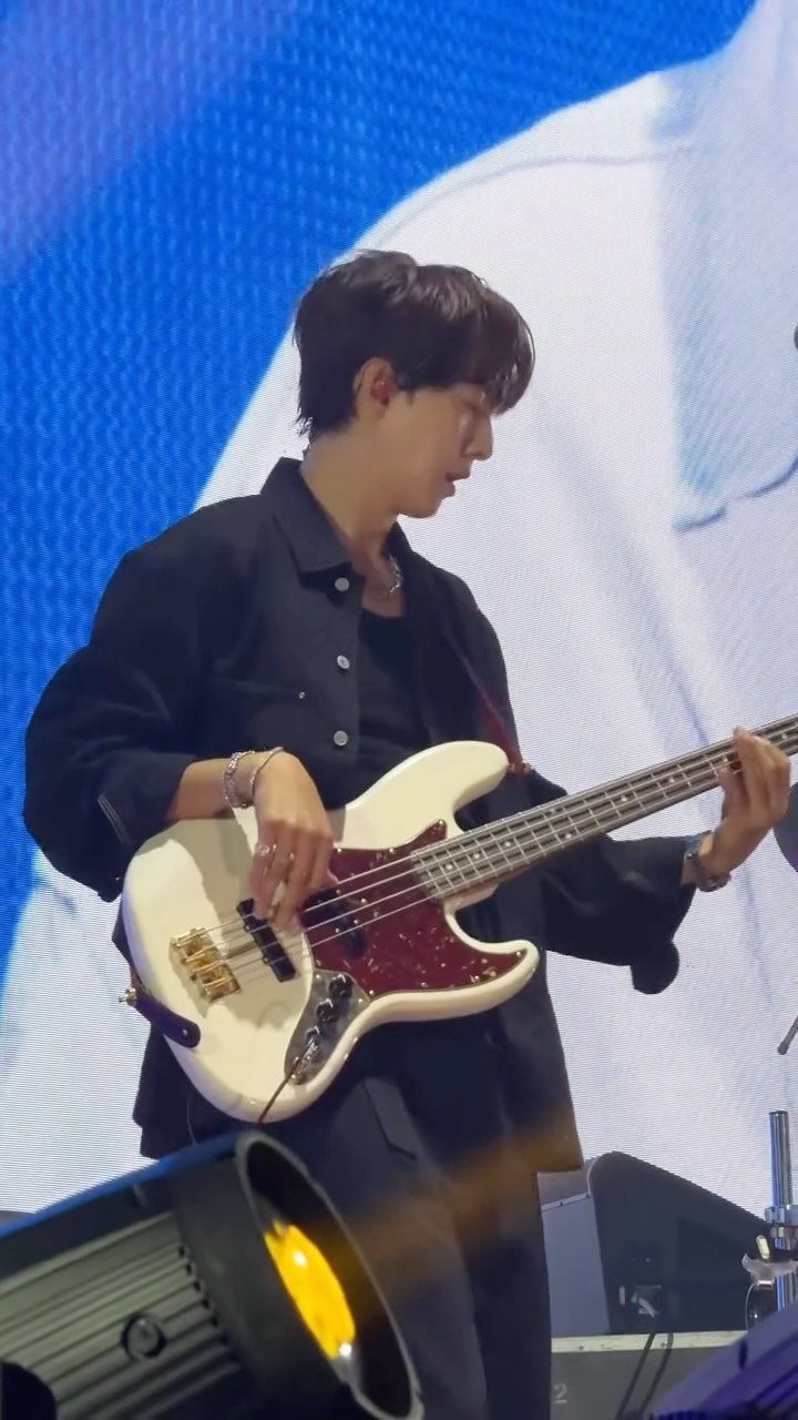 cnblue.official 게시물 이미지: tonight is perfect🌙

#CNBLUE #씨엔블루