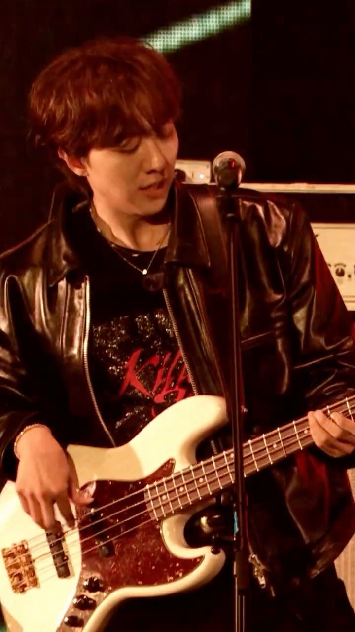 cnblue.official 게시물 이미지: CNBLUE (씨엔블루) – Killer Joy LIVE CLIP @ 2026...