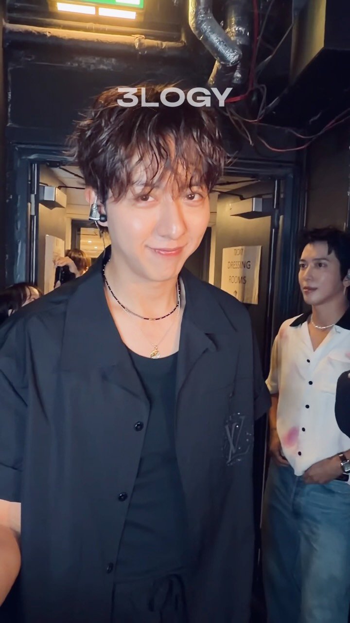 cnblue.official 게시물 이미지: Lovely London🇬🇧

#CNBLUE #씨엔블루 #3LOGY