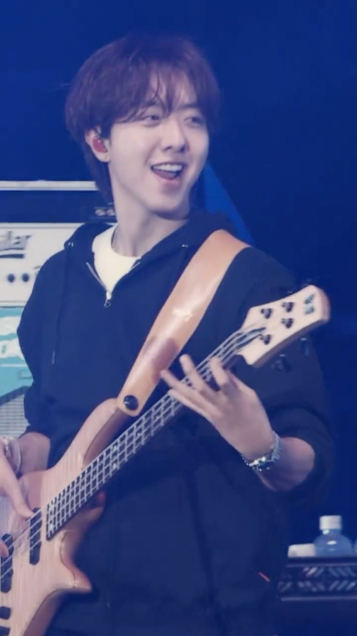 cnblue.official 게시물 이미지: CNBLUE (씨엔블루) – 인생찬가 (Anthem of Life) LIVE...