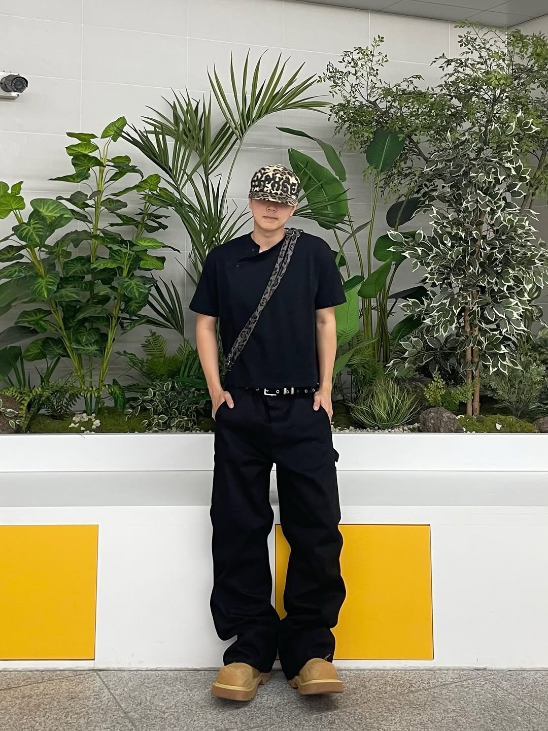 co0_ma 게시물 이미지: #협찬
오늘은요
@xerobnr 의 [ 사이드 헨리 넥 크롭 티셔츠 ] 착용했습니다...