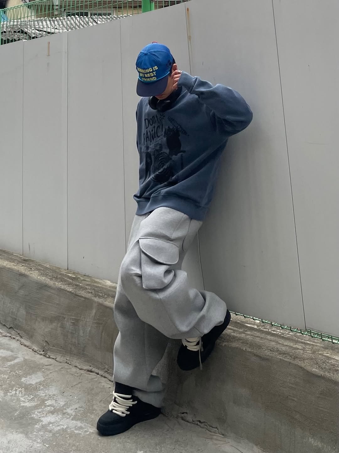 Photo shared by 정인 on December 27, 2025 tagging @mahagrid. May be an image of sweatpants, sweatsuit and text.