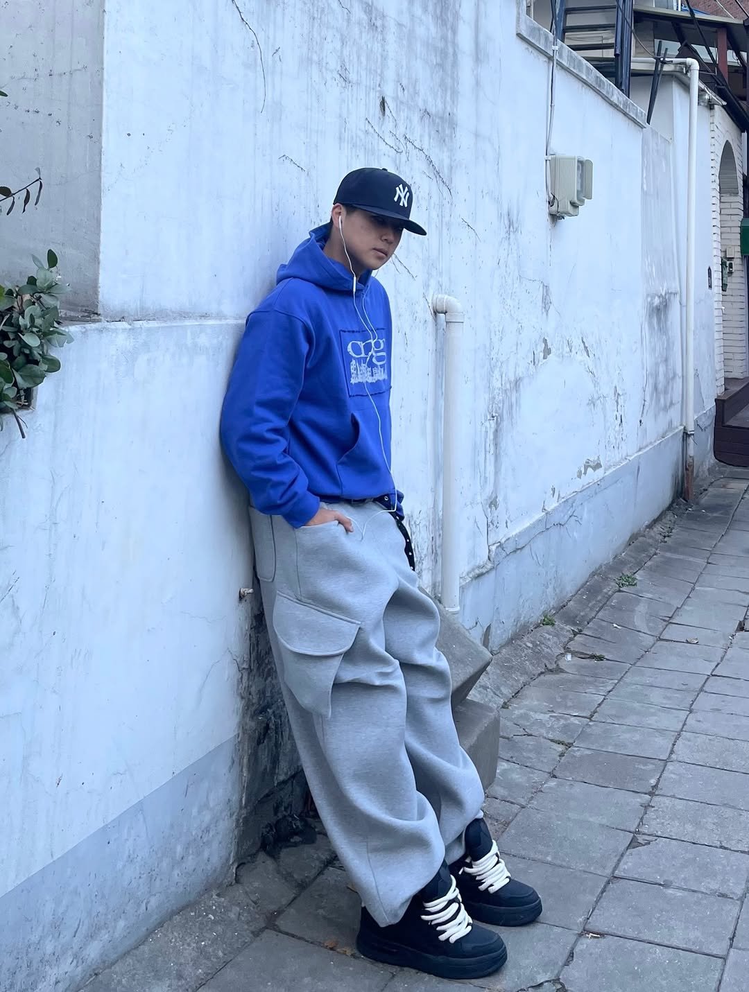 Photo shared by 정인 on December 18, 2025 tagging @crigun_official. May be an image of duffle coat, sweatpants, parka, sweatsuit and text.