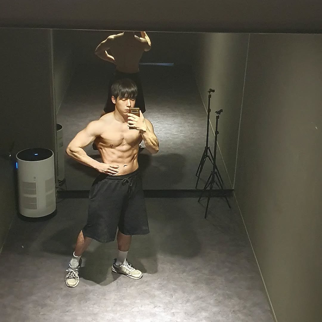coach_hsj 게시물 이미지: 끝까지 가보자 ⚔️⚔️

소신 것 하루하루 진심으로 🔥
하체 아직 부어있음..

등...