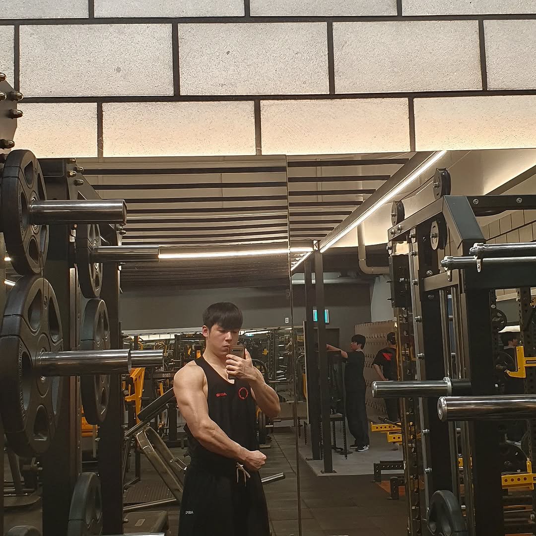 coach_hsj 게시물 이미지: 지나가던 회원님들도 한번씩 봐주시던 
아스포 신상입니다. ㅎㅎ

아스포와 함께...