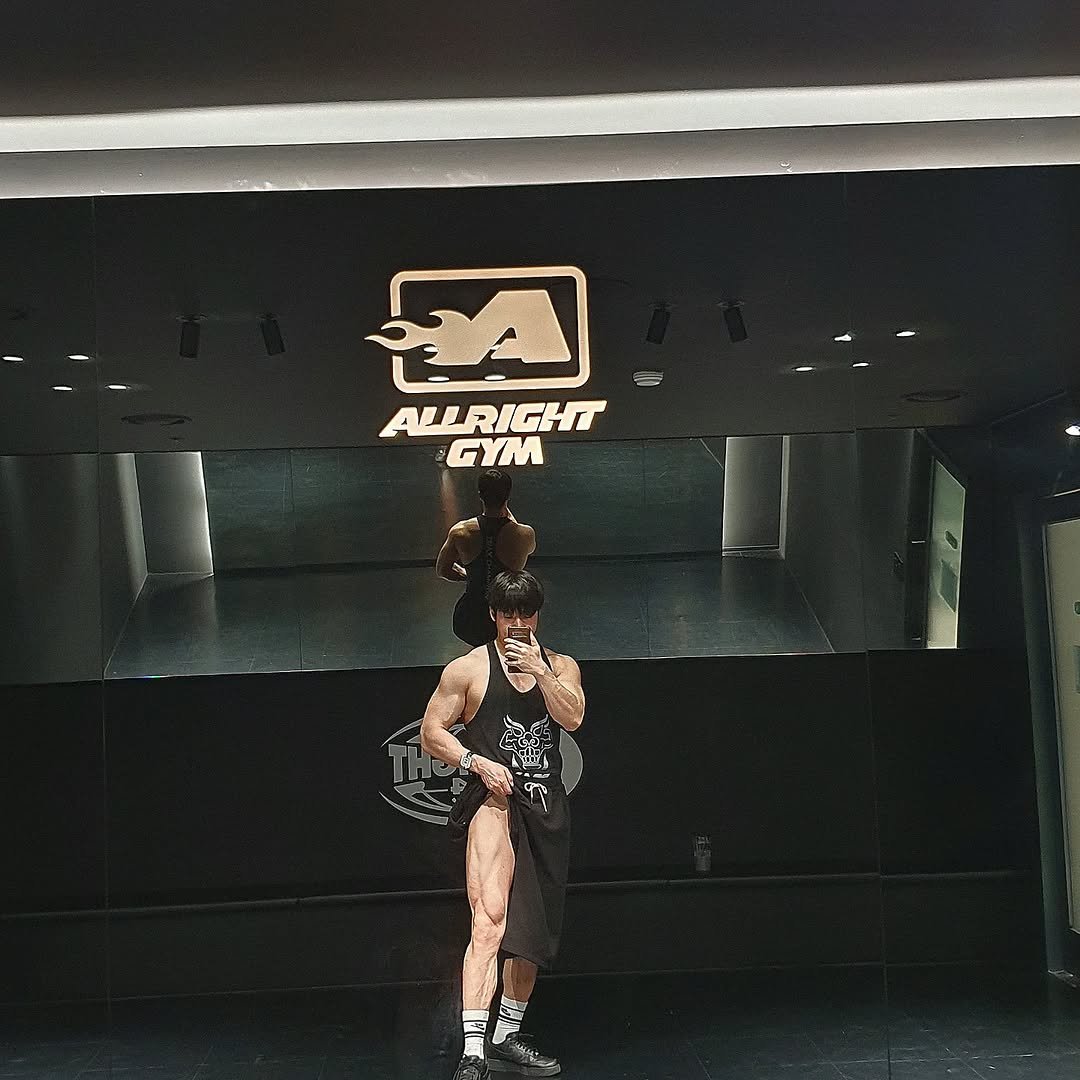 coach_hsj 게시물 이미지: 올라잇짐에서 운동 끝 ☠️☠️

헬스장 입장하자마자 우아아.. 밖에 안 나오네.....
