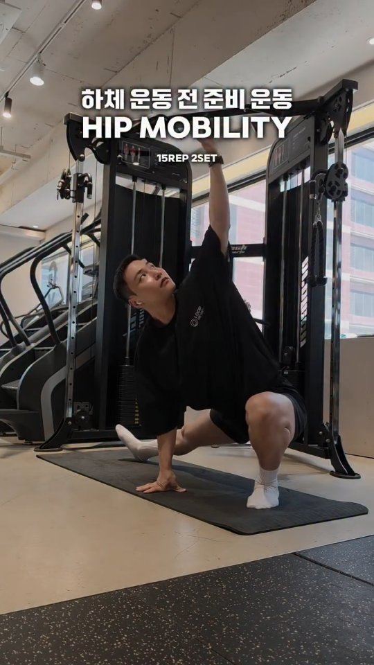 coach_victornam 게시물 이미지: 하체 운동 전, 무작정 스쿼트부터 하지 마세요.

고관절이 굳어 있으면 스쿼트는...