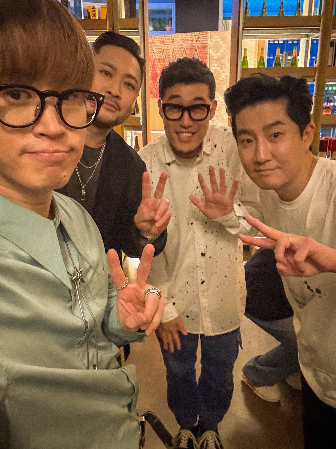 Photo by 제이콥 | 나다움 이니시에이터 on September 24, 2025. May be a selfie of 3 people, bangs, eyeglasses, top and text.