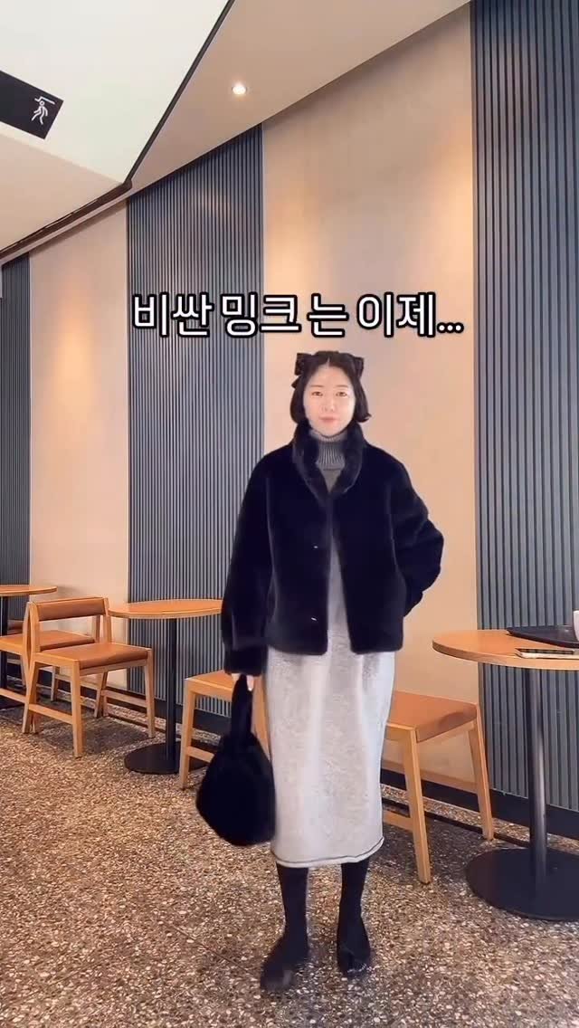 cocoblack_joo 게시물 이미지: 500만원 리얼밍크대신, 
5만원대 하이넥 밍크퍼 
블랙은 윤기 차르르🖤
너무...