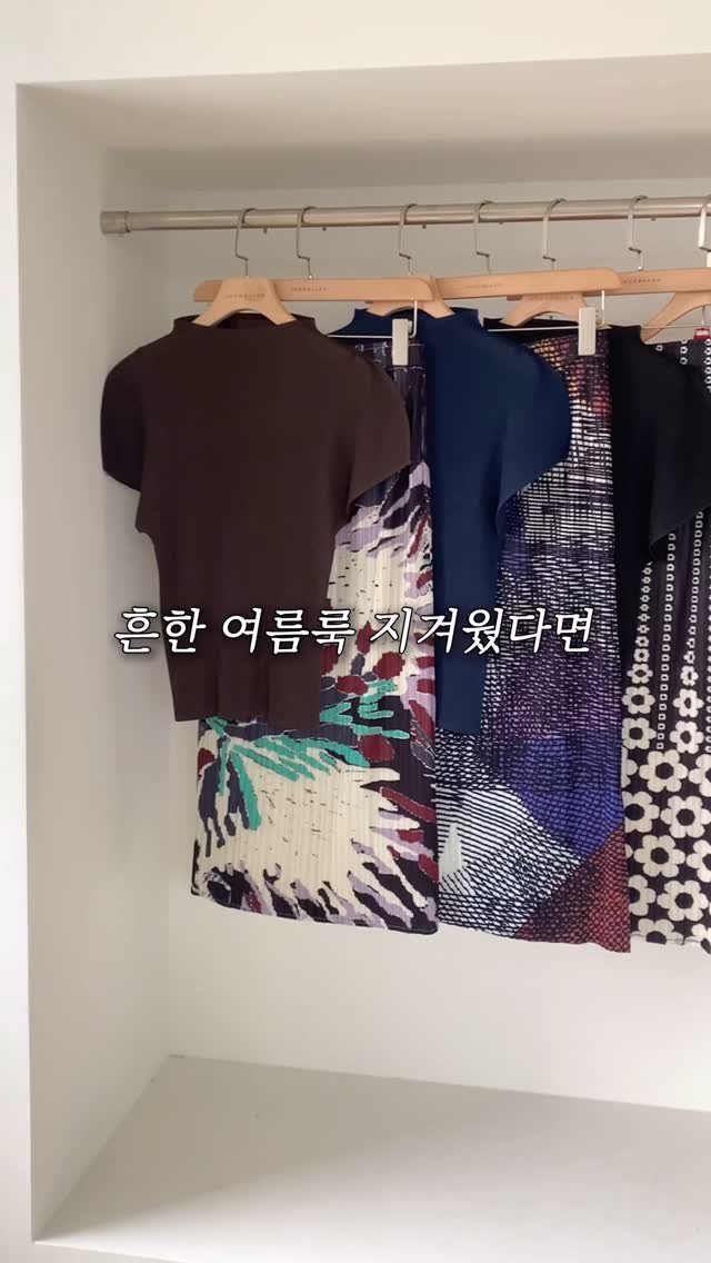 cocoblack_joo 게시물 이미지: 세련된 플리츠스커와 화사하고 고급지게
컬러매치한 나염스커트코디🖤
55부터 77까지...